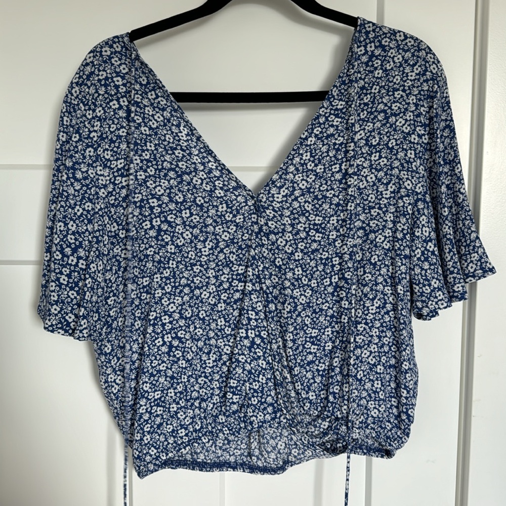 Dynamite wrap top - Picture 3 of 5
